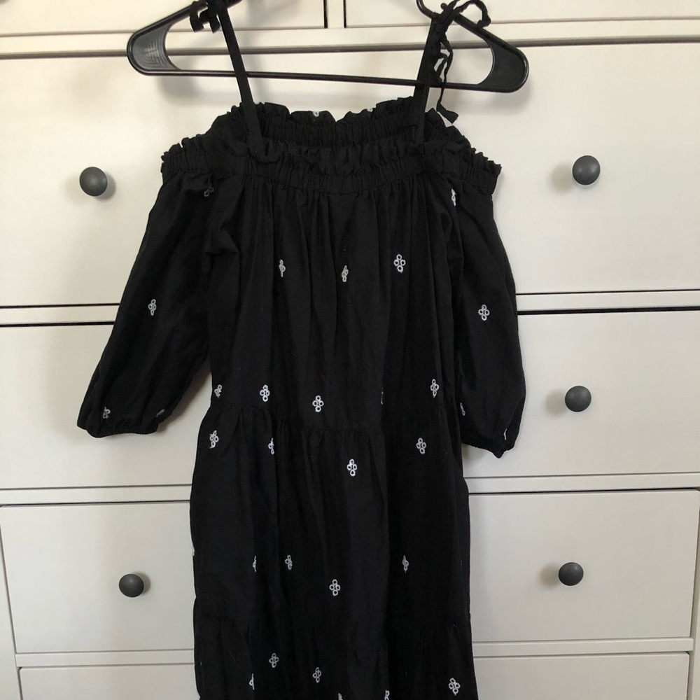 [H&M France] Black dress with white embellishments